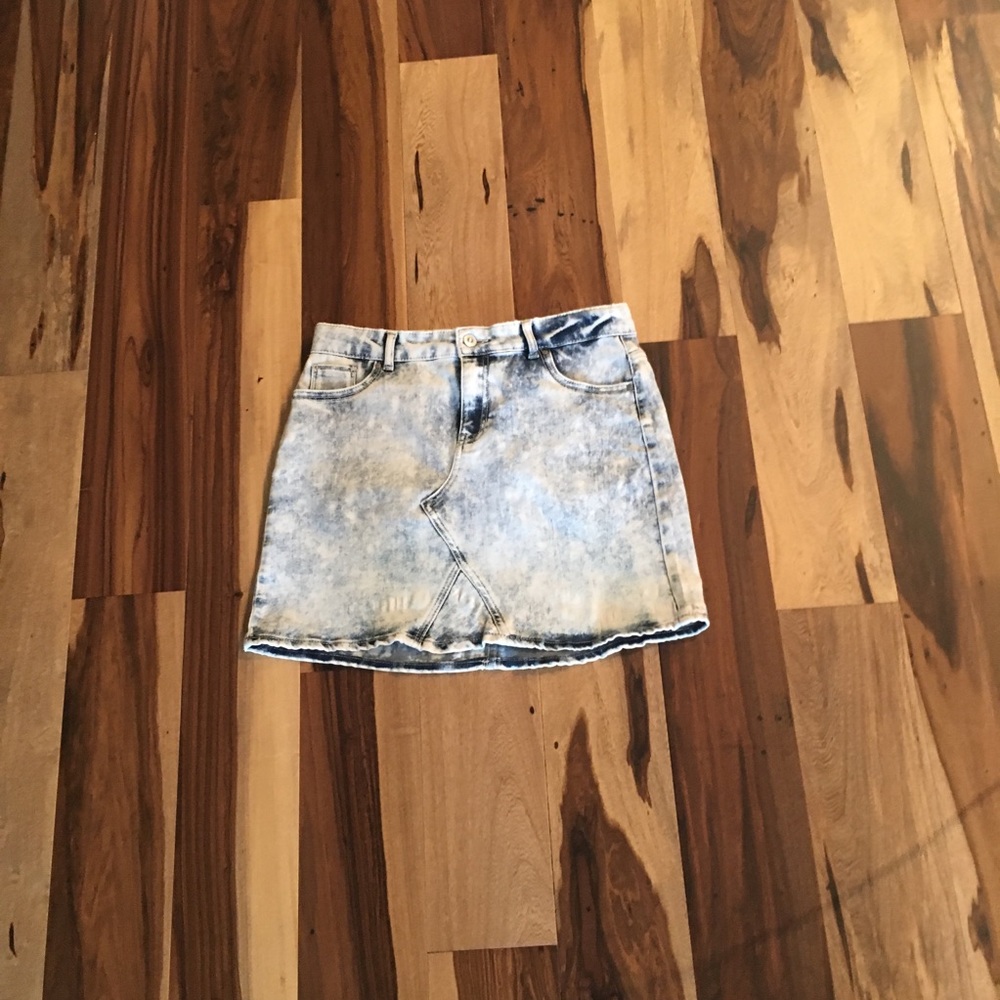 Mid-thigh Length Light Color Denim Skirt